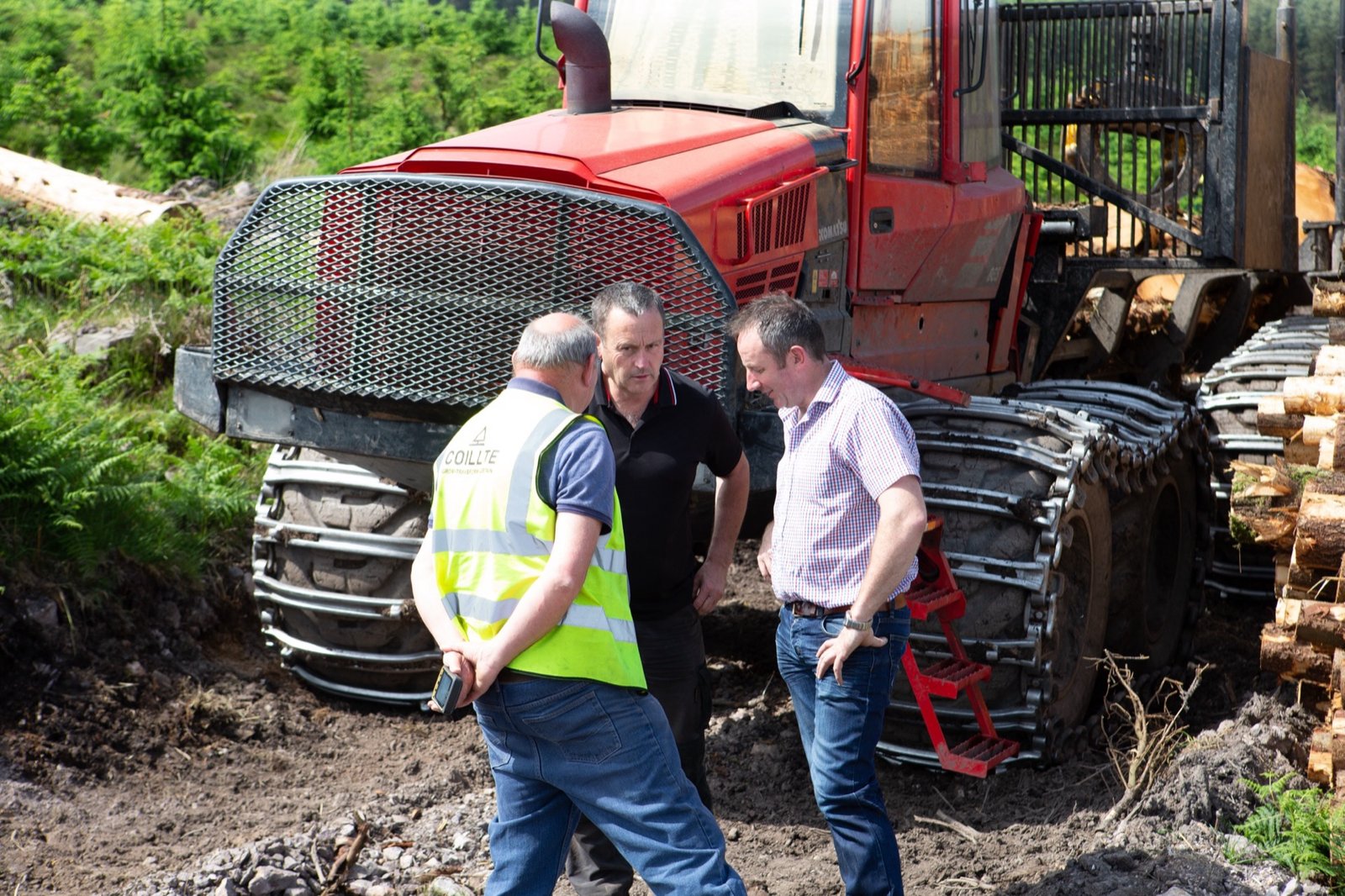 Coillte forester discussing weighing system with operators